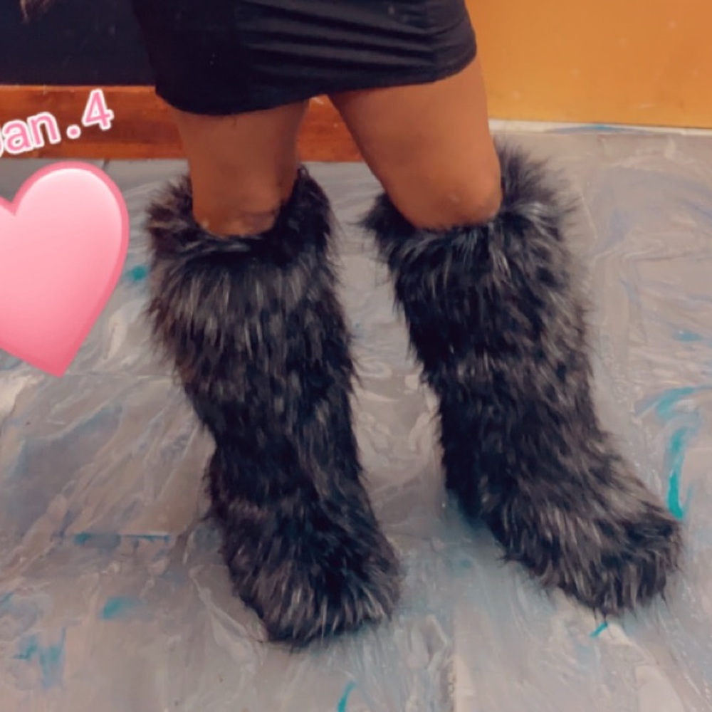 Stylish Gray and Black  Faux Fur Boots for Women